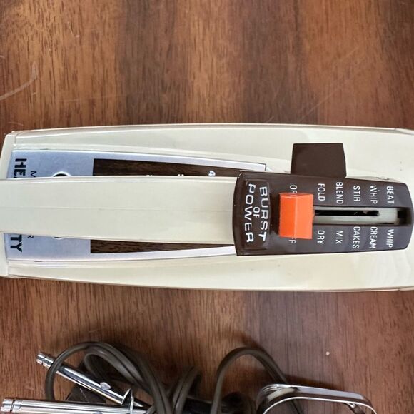 Vintage Sunbeam Hand Mixer works all parts included - Picture 9 of 14